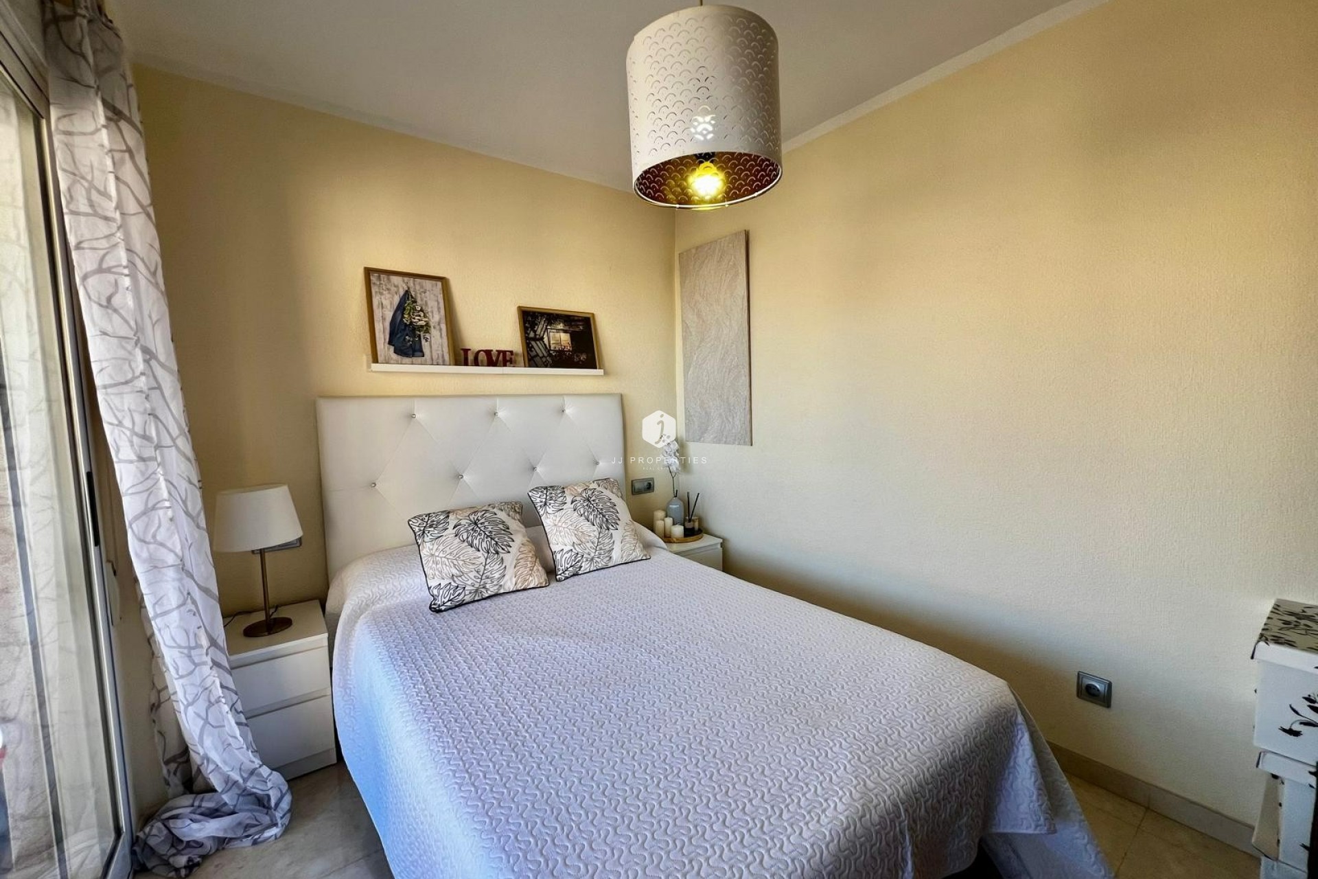 Alquiler a largo plazo - Apartamento / piso -
Torrevieja - Playa de los locos