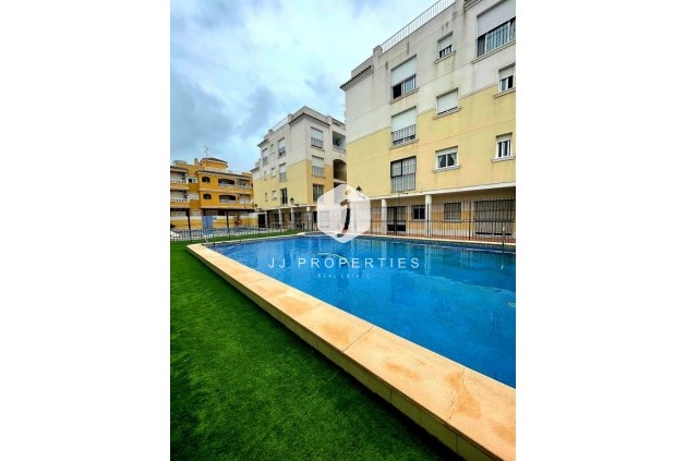 Apartamento / piso - Segunda mano -
            Formentera del Segura - C-50469