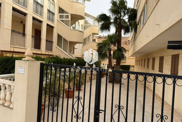 Apartamento / piso - Segunda mano - Orihuela Costa -
                La Regia