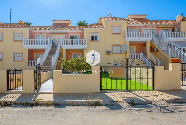 Apartamento / piso - Segunda mano - San Miguel de Salinas -
                Inland