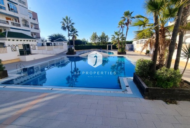 Apartamento / piso - Segunda mano -
            Torrevieja - C-64086