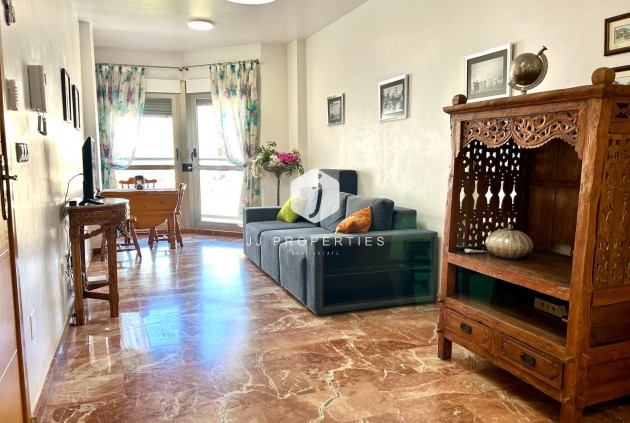 Apartamento / piso - Segunda mano - Torrevieja -
                Centro