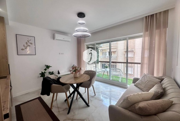 Apartamento / piso - Segunda mano - Torrevieja -
                Estacion de autobuses