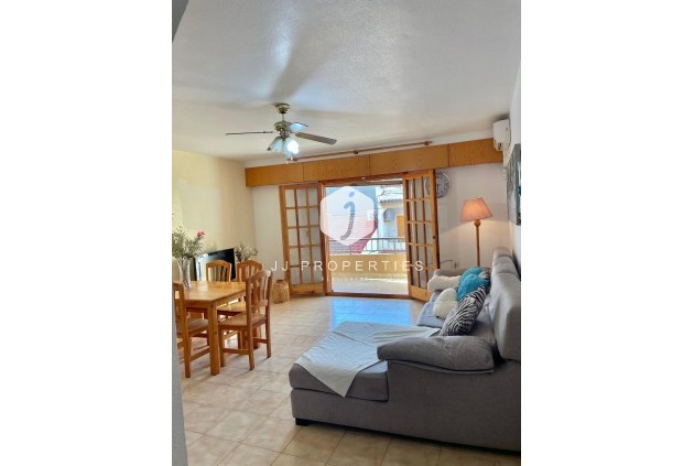 Apartamento / piso - Segunda mano - Torrevieja -
                Playa de los Locos