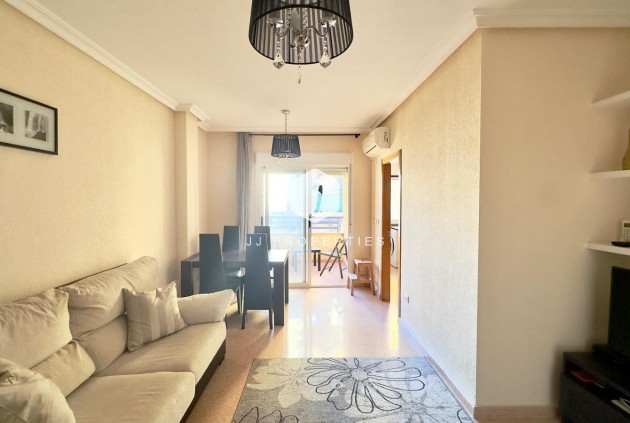 Apartamento / piso - Segunda mano - Torrevieja -
                Torrevieja