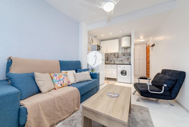 Apartment / flat - Resale - Torrevieja -
                Centro