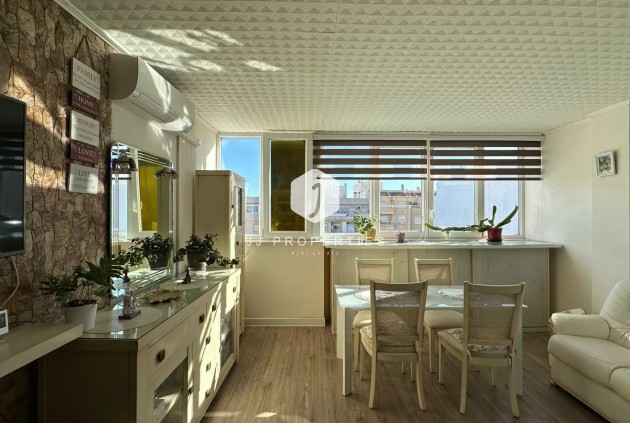 Apartment / flat - Resale - Torrevieja -
                Centro