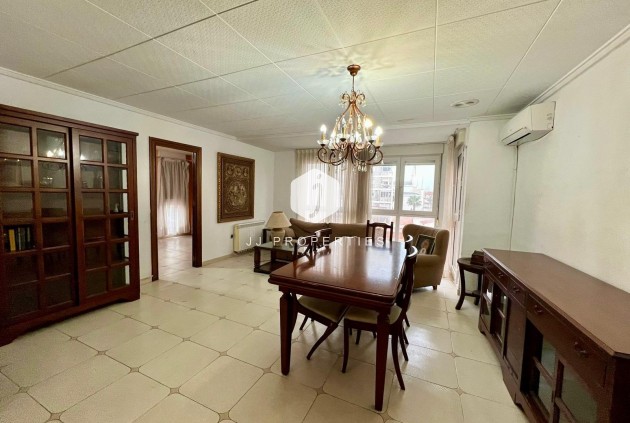 Apartment / flat - Resale - Torrevieja -
                Centro