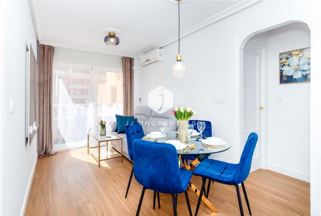 Apartment / flat - Resale - Torrevieja -
                Centro
