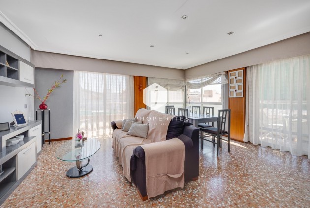 Apartment / flat - Resale - Torrevieja -
                Centro