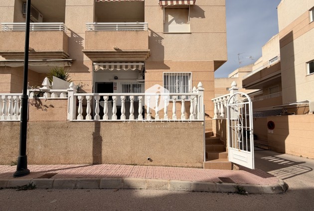 Apartment / flat - Resale - Torrevieja -
                Urb. Calas Blancas III