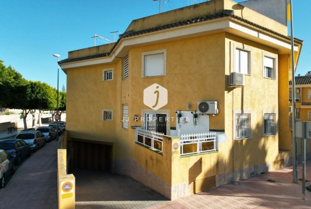 Appartement - D'occasion - Rojales -
                Inland