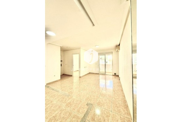 Appartement - D'occasion - Torrevieja -
                Centro