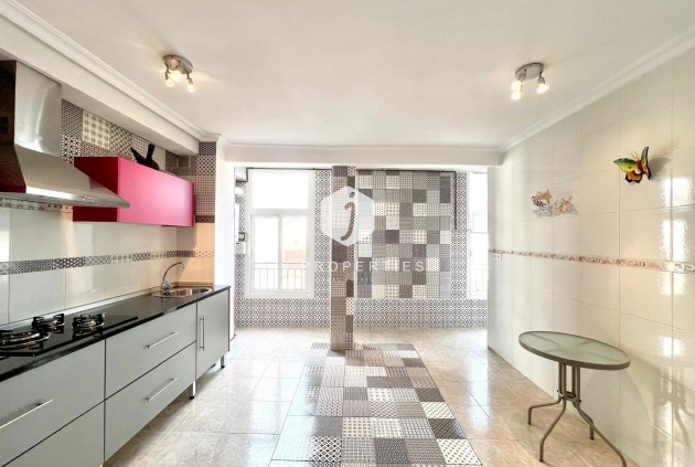 Appartement - D'occasion - Torrevieja -
                Paseo maritimo