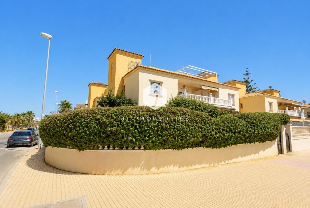 Appartement / flat - Tweedehands - Orihuela Costa -
                Costa Blanca