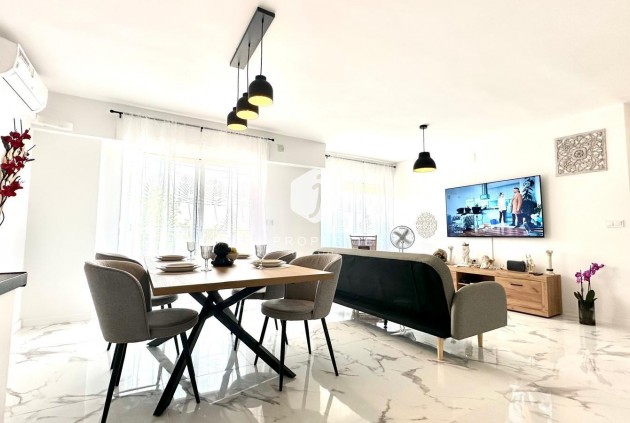 Appartement / flat - Tweedehands -
            Torrevieja - C-69763