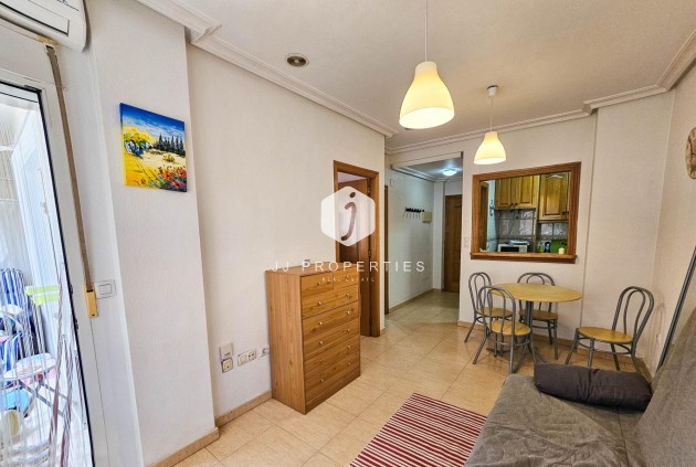 Appartement / flat - Tweedehands -
            Torrevieja - C-76971