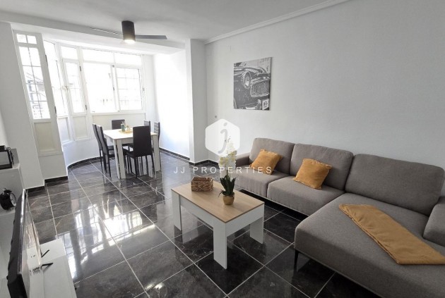 Appartement / flat - Tweedehands - Torrevieja -
                Centro - Muelle Pesquero
