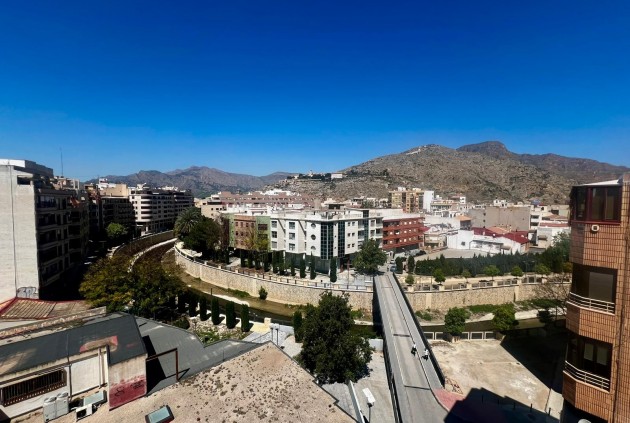 Ático - Alquiler a largo plazo - Orihuela -
                Orihuela