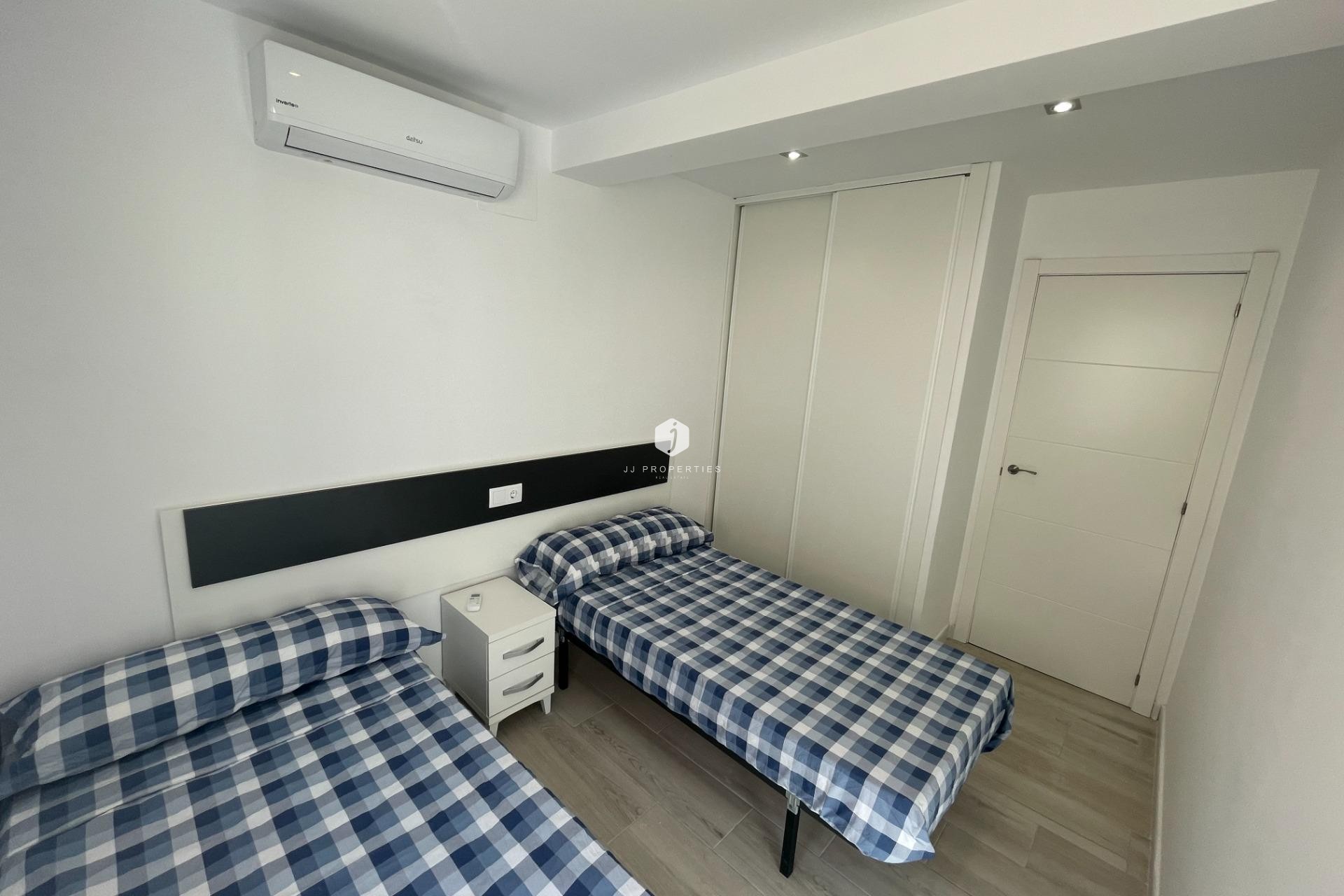 Aus zweiter Hand - Bungalow -
Orihuela Costa - La Regia