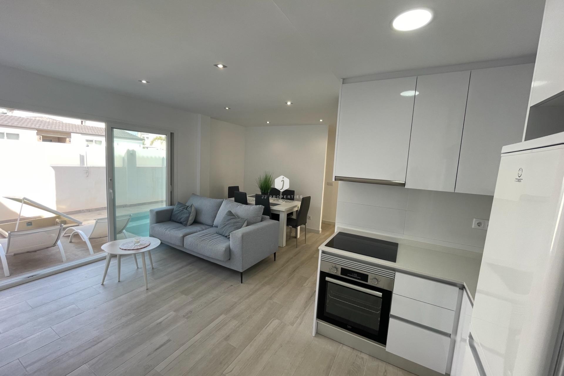 Aus zweiter Hand - Bungalow -
Orihuela Costa - La Regia