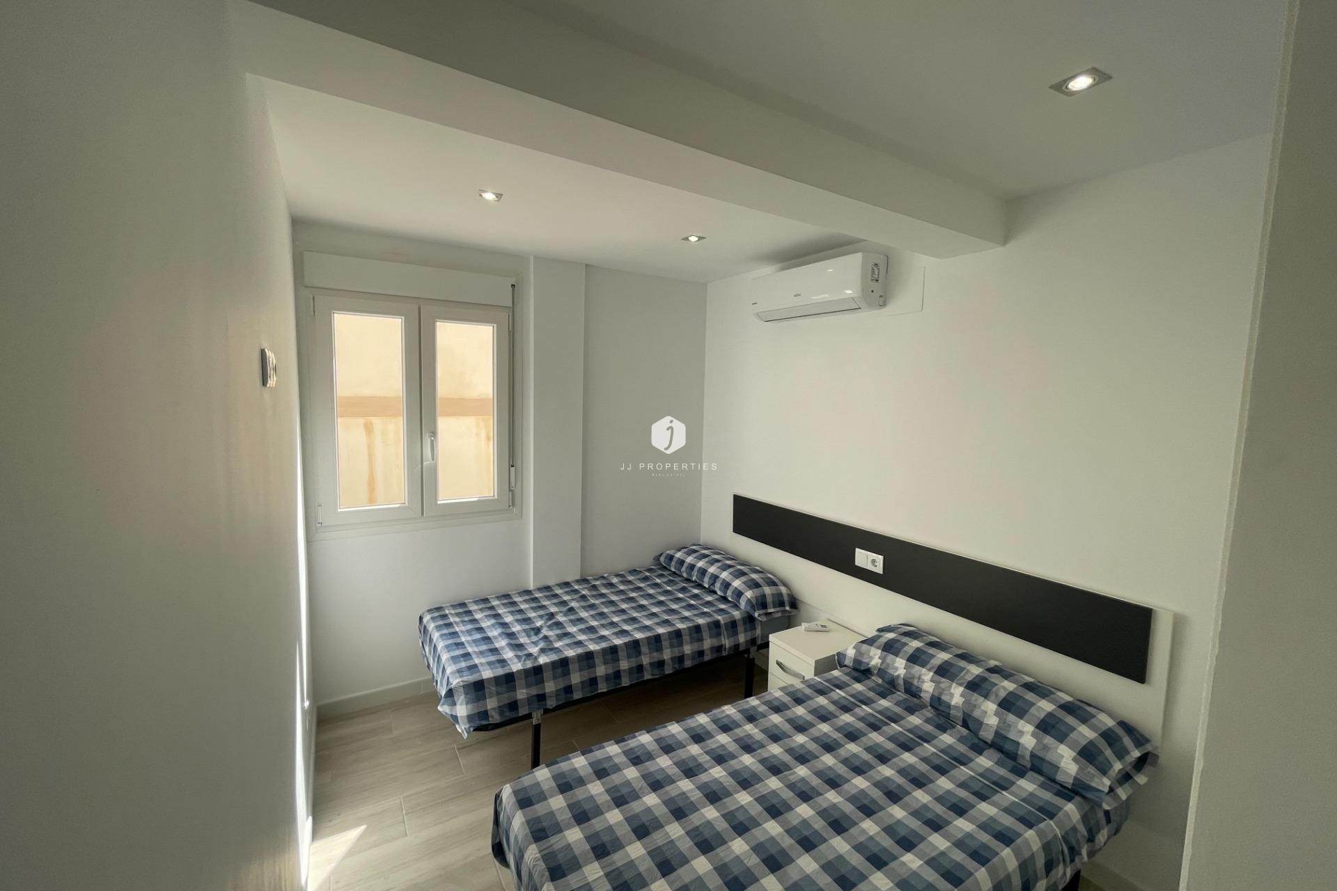 Aus zweiter Hand - Bungalow -
Orihuela Costa - La Regia