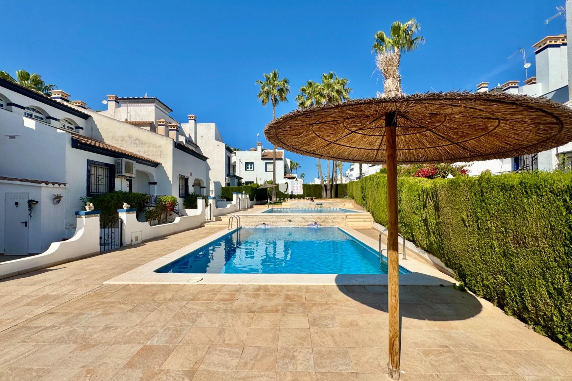 Aus zweiter Hand - Bungalow -
Orihuela Costa - Villamartín-las Filipinas
