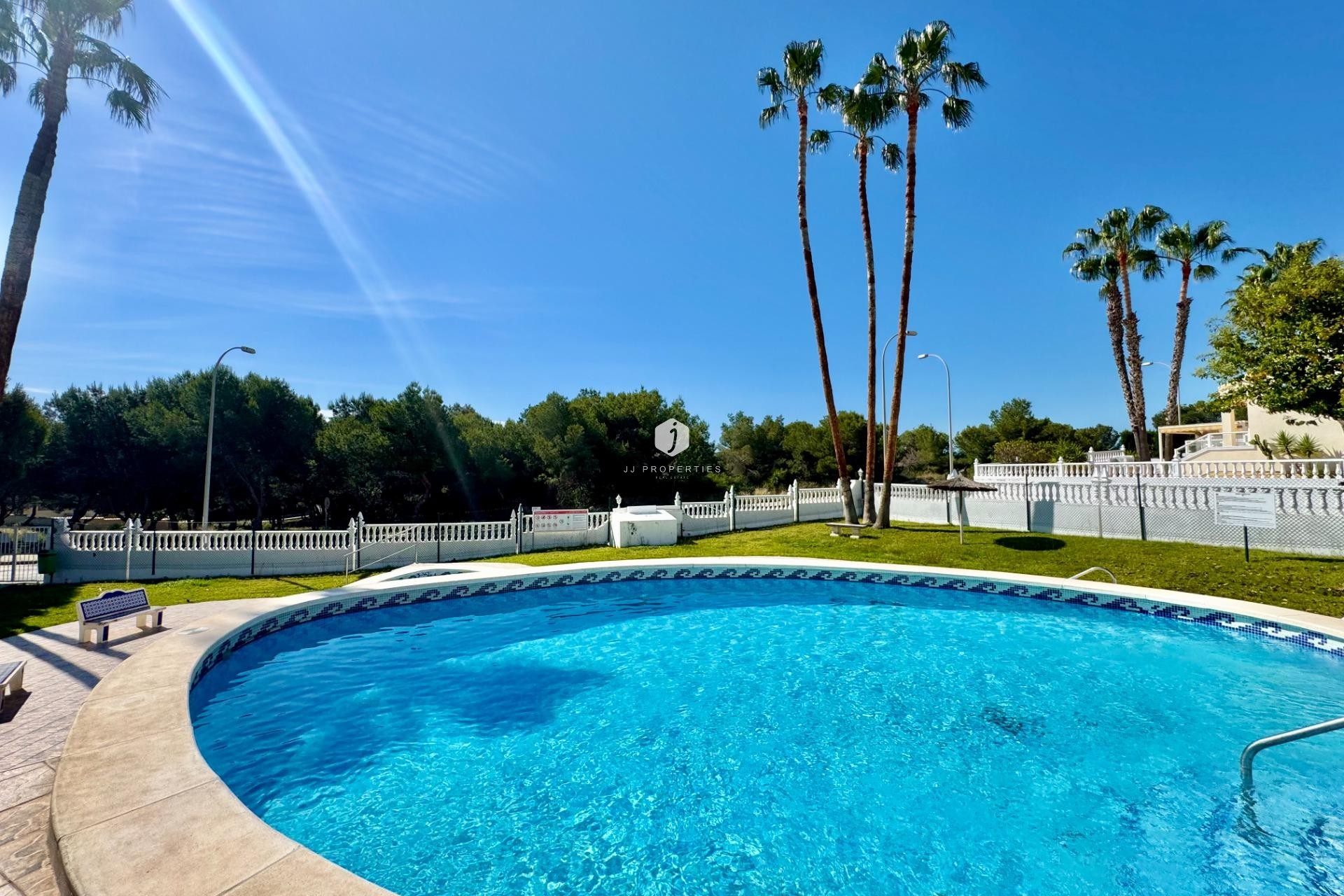 Aus zweiter Hand - Bungalow -
Orihuela Costa - Villamartín-las Filipinas