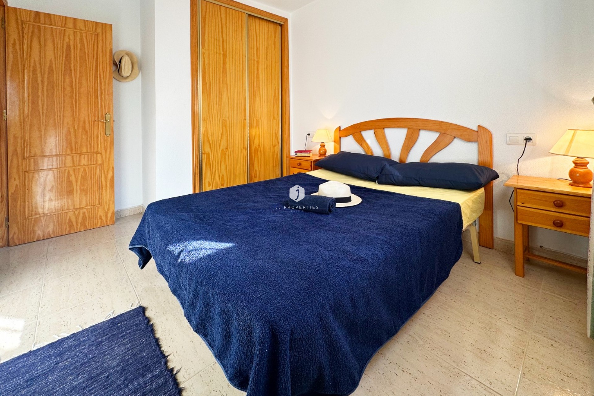 Aus zweiter Hand - Bungalow -
San Miguel de Salinas - Inland