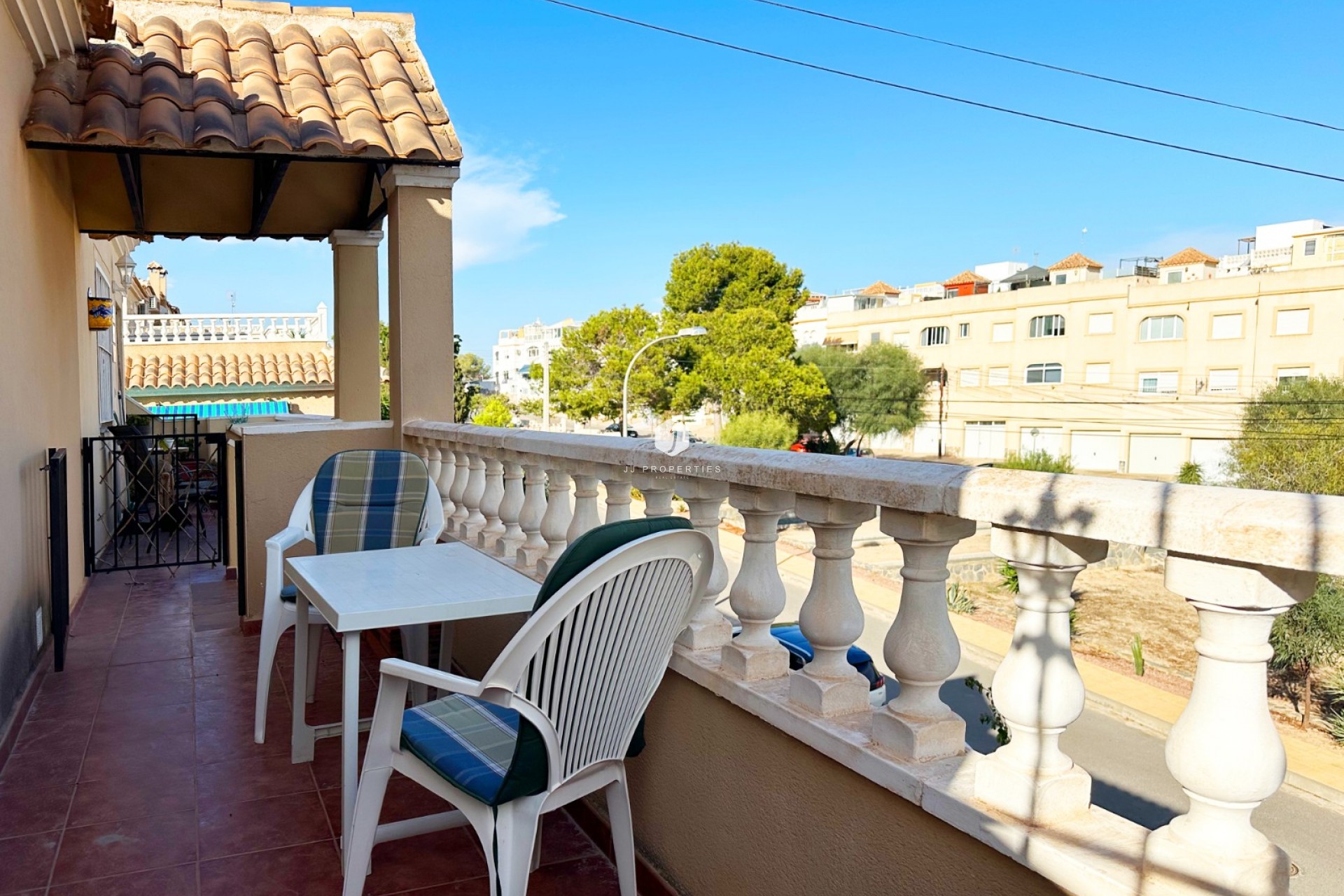 Aus zweiter Hand - Bungalow -
San Miguel de Salinas - Inland