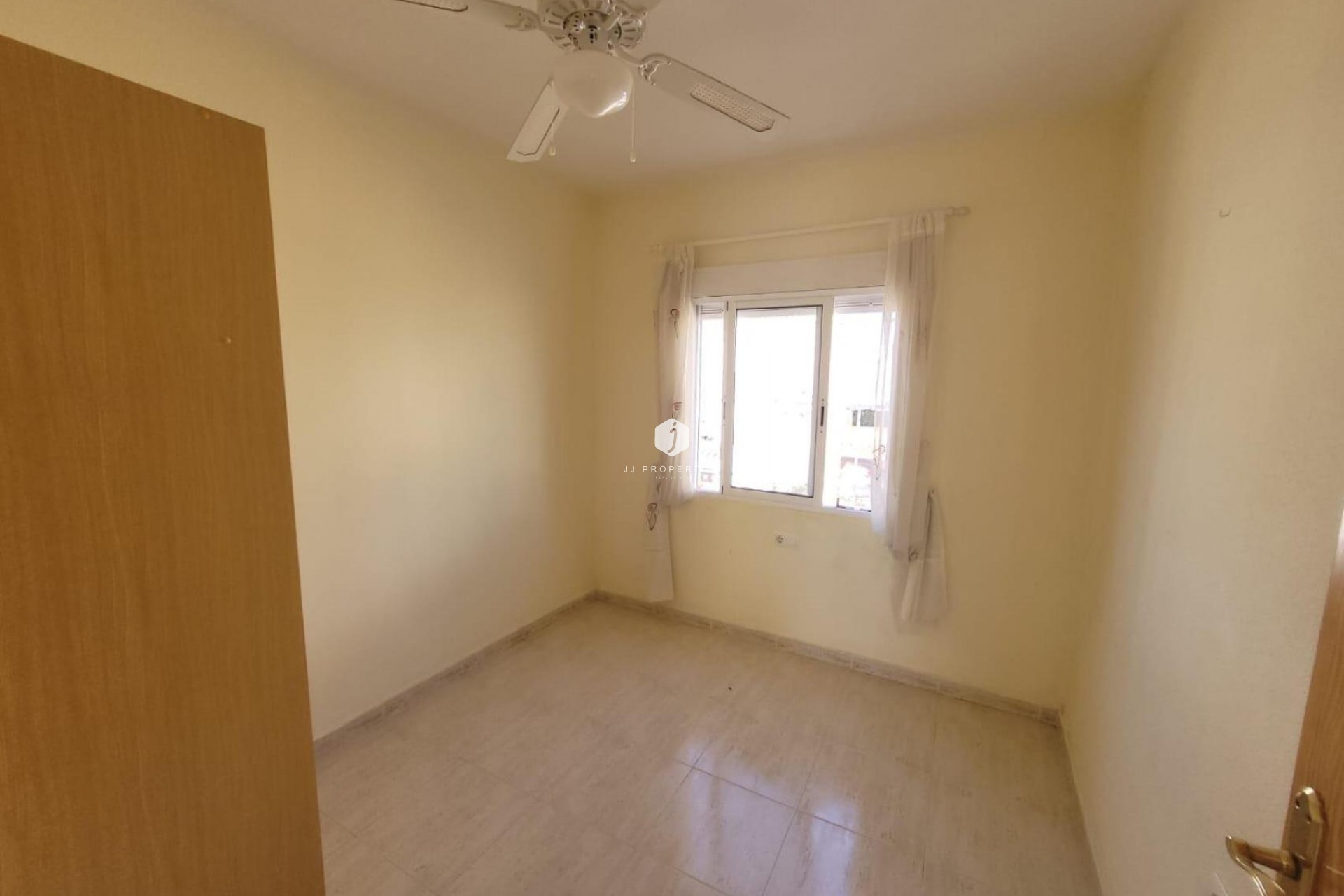 Aus zweiter Hand - Bungalow -
San Miguel de Salinas - Inland