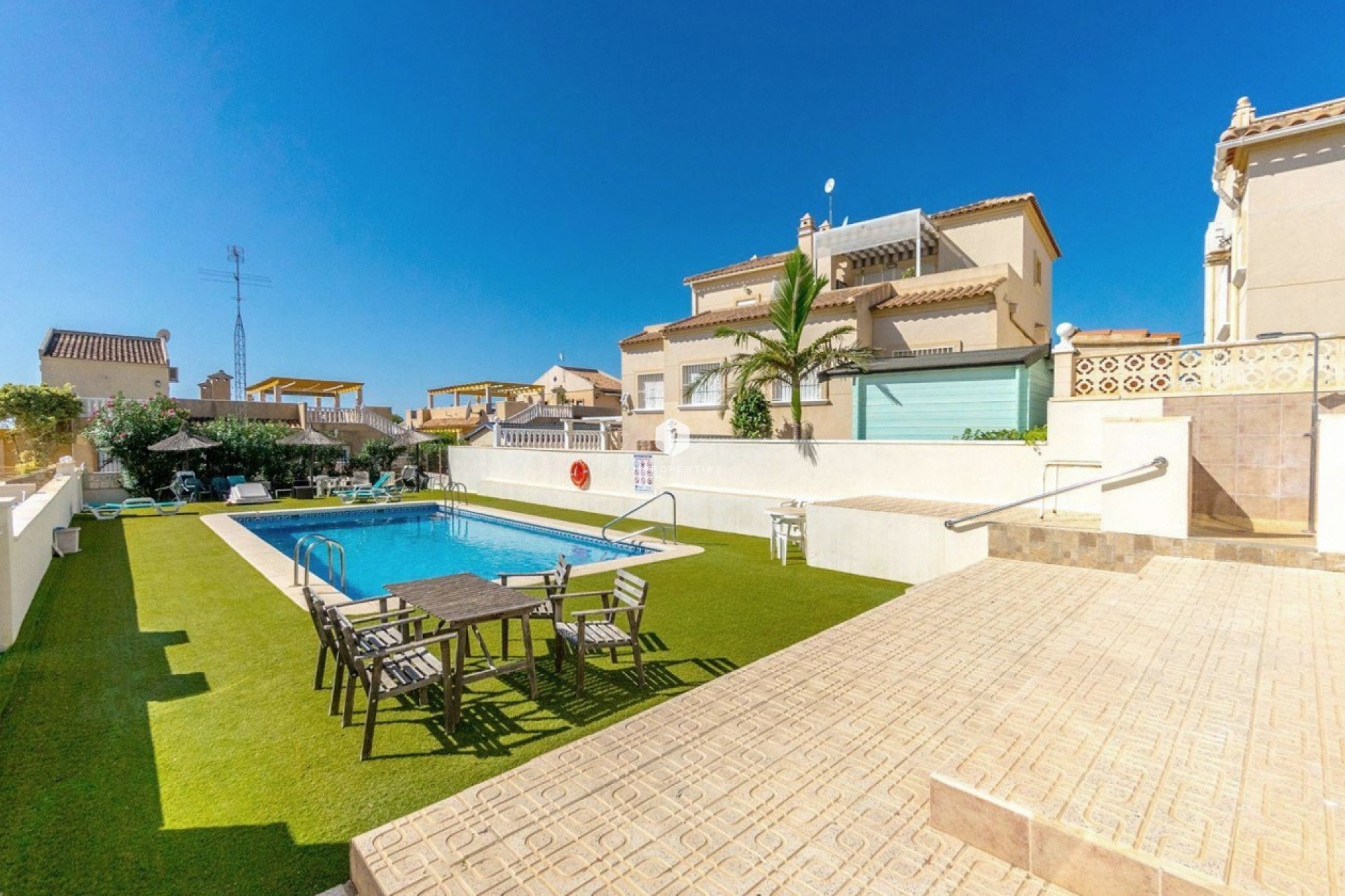 Aus zweiter Hand - Bungalow -
San Miguel de Salinas - Inland