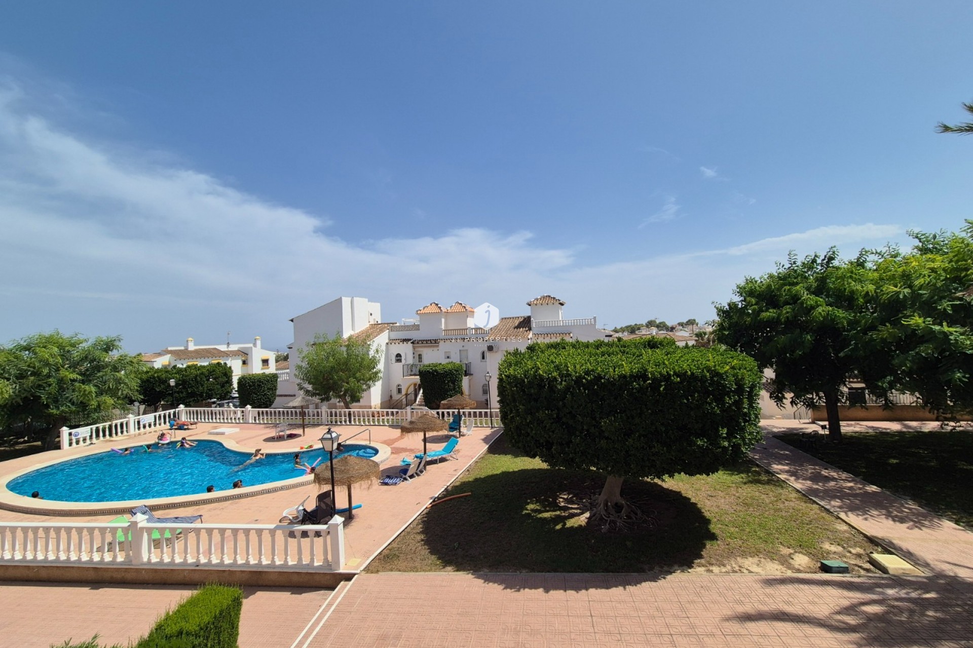 Aus zweiter Hand - Bungalow -
San Miguel de Salinas - Inland