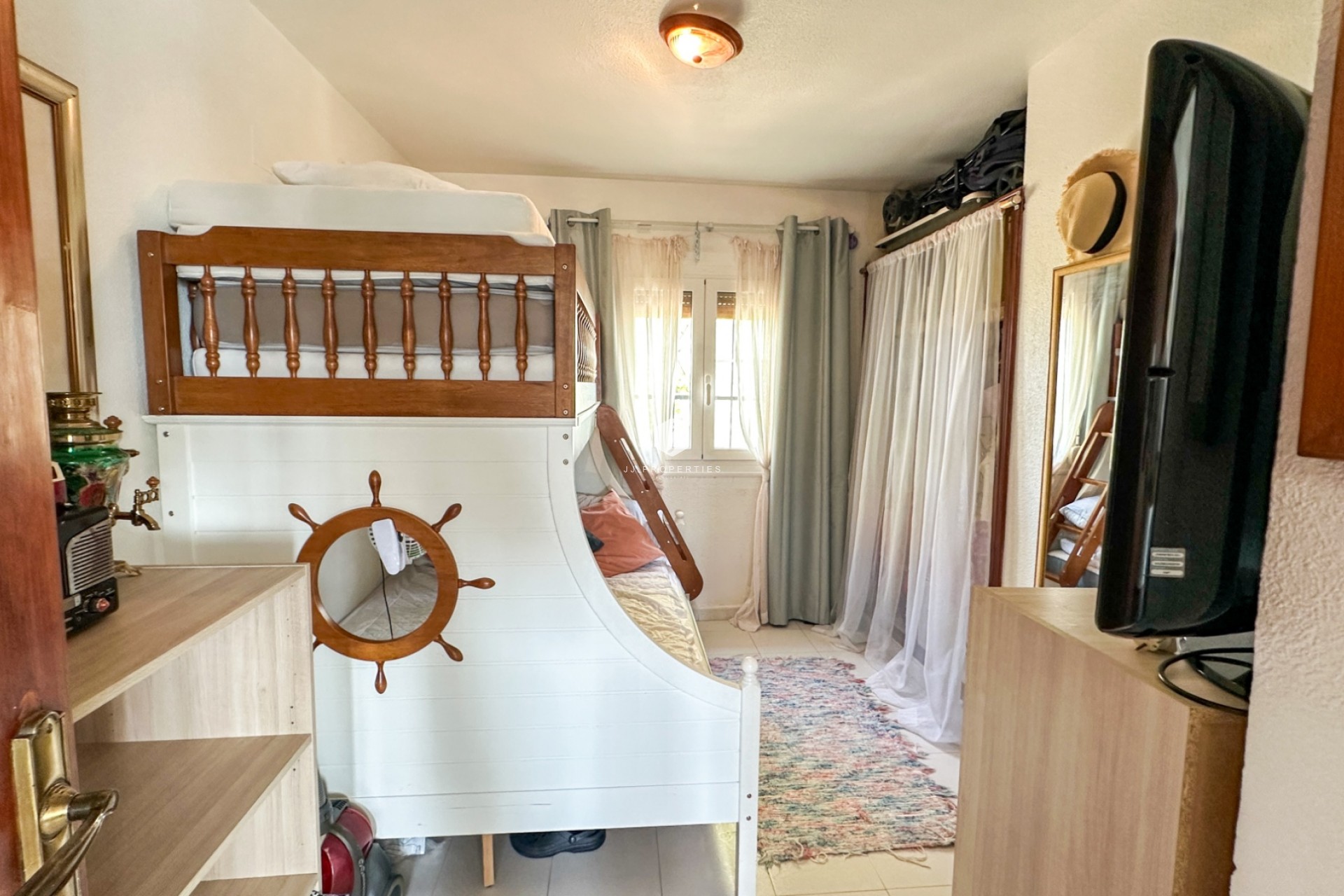 Aus zweiter Hand - Bungalow -
San Miguel de Salinas - Inland