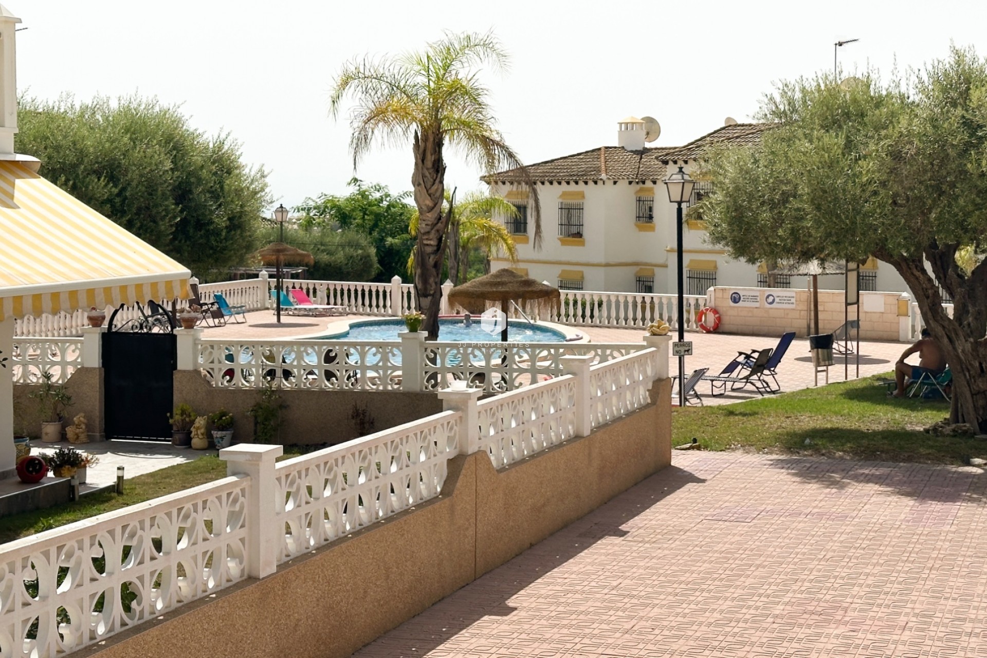 Aus zweiter Hand - Bungalow -
San Miguel de Salinas - Inland