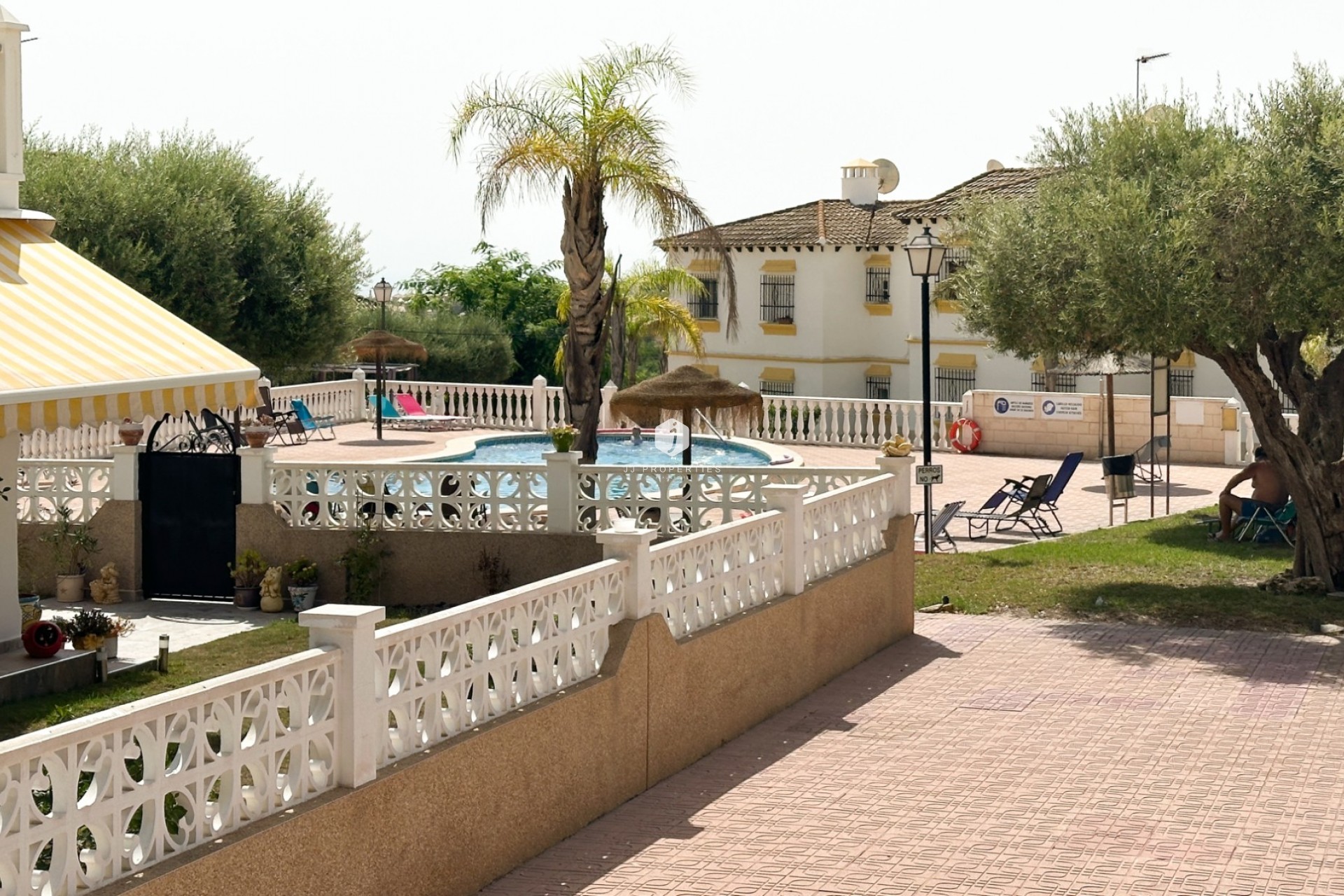 Aus zweiter Hand - Bungalow -
San Miguel de Salinas - Inland