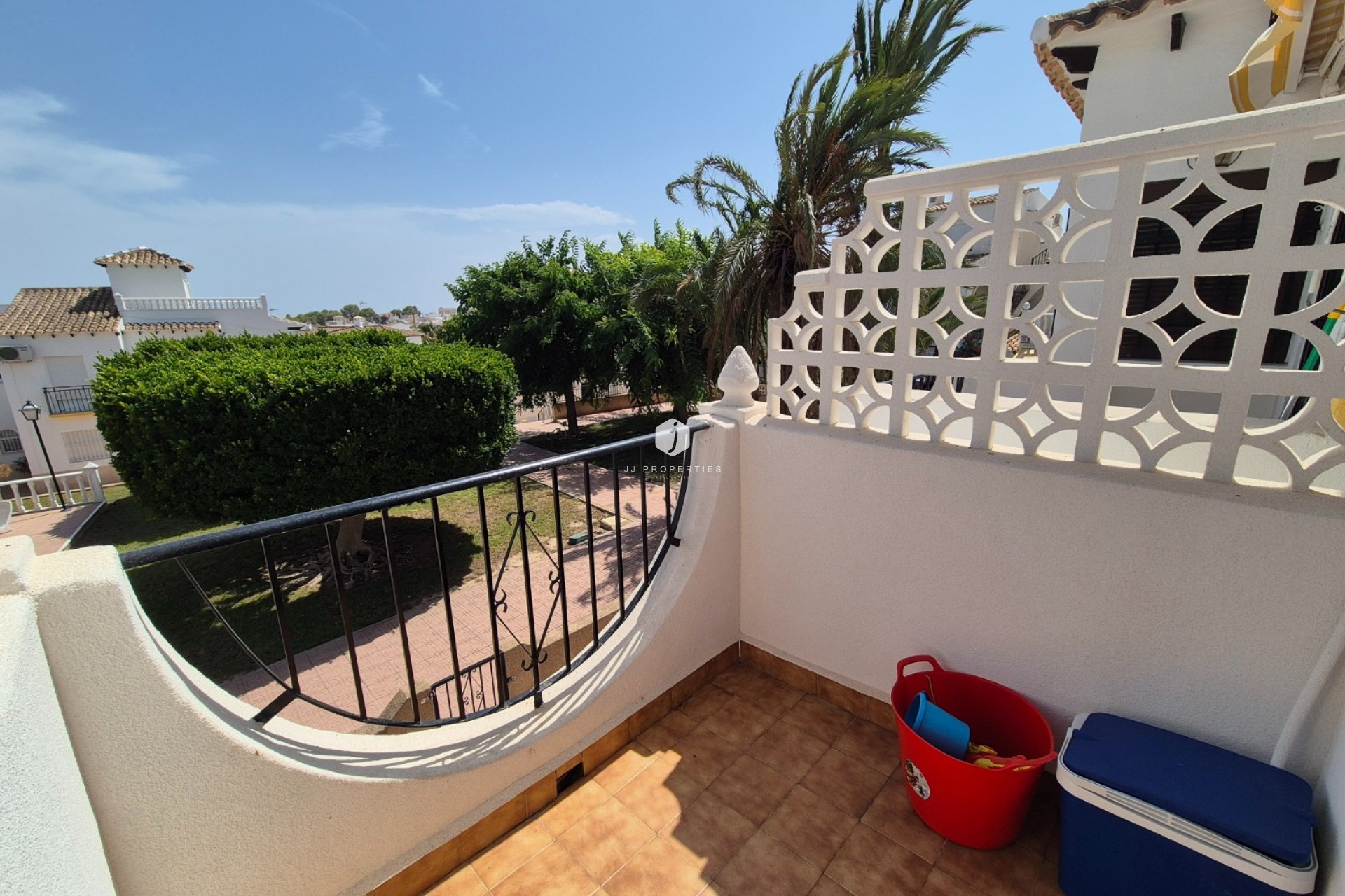 Aus zweiter Hand - Bungalow -
San Miguel de Salinas - Inland