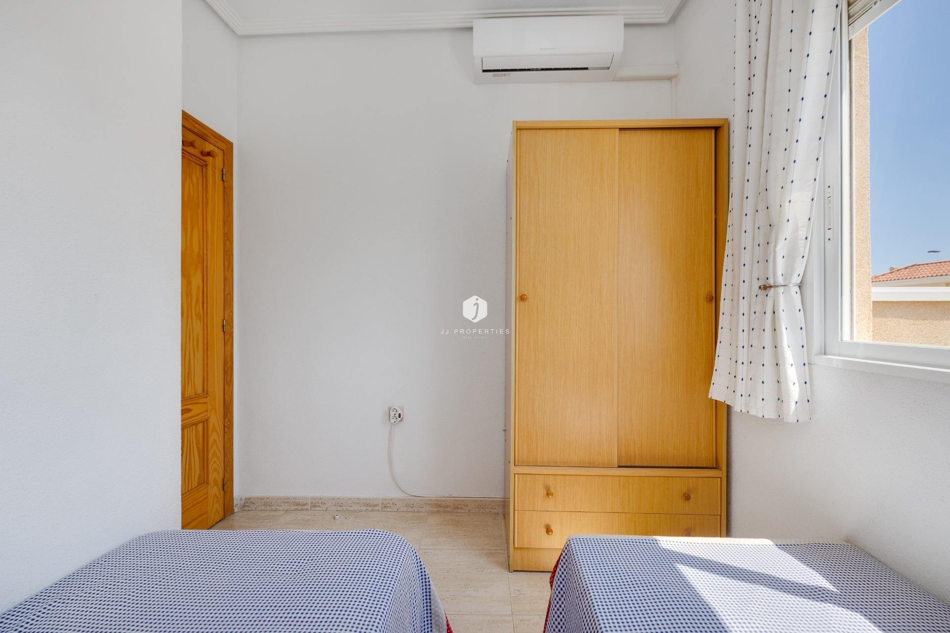 Aus zweiter Hand - Bungalow -
Torrevieja - aguas nuevas