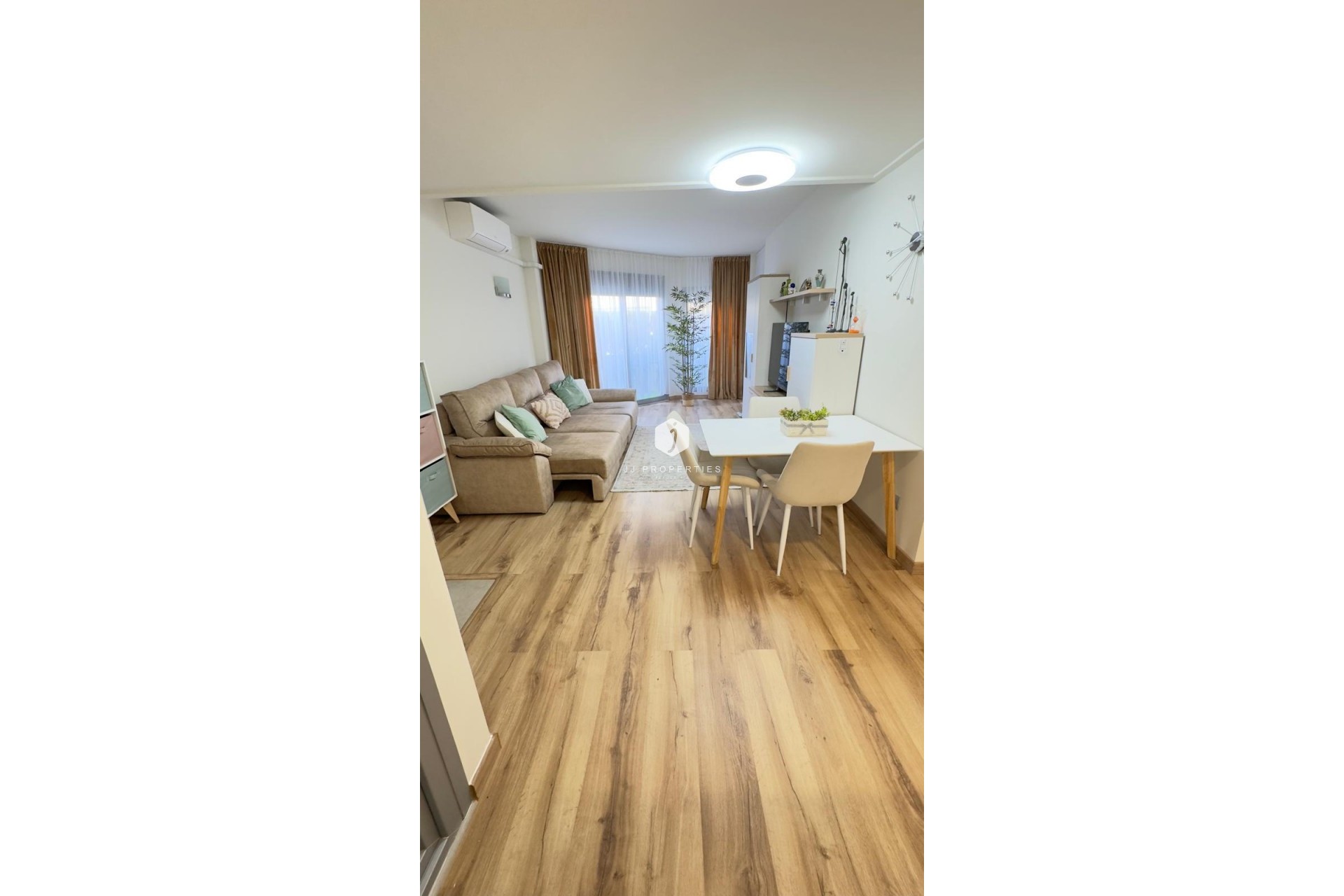 Aus zweiter Hand - Bungalow -
Torrevieja - Costa Blanca