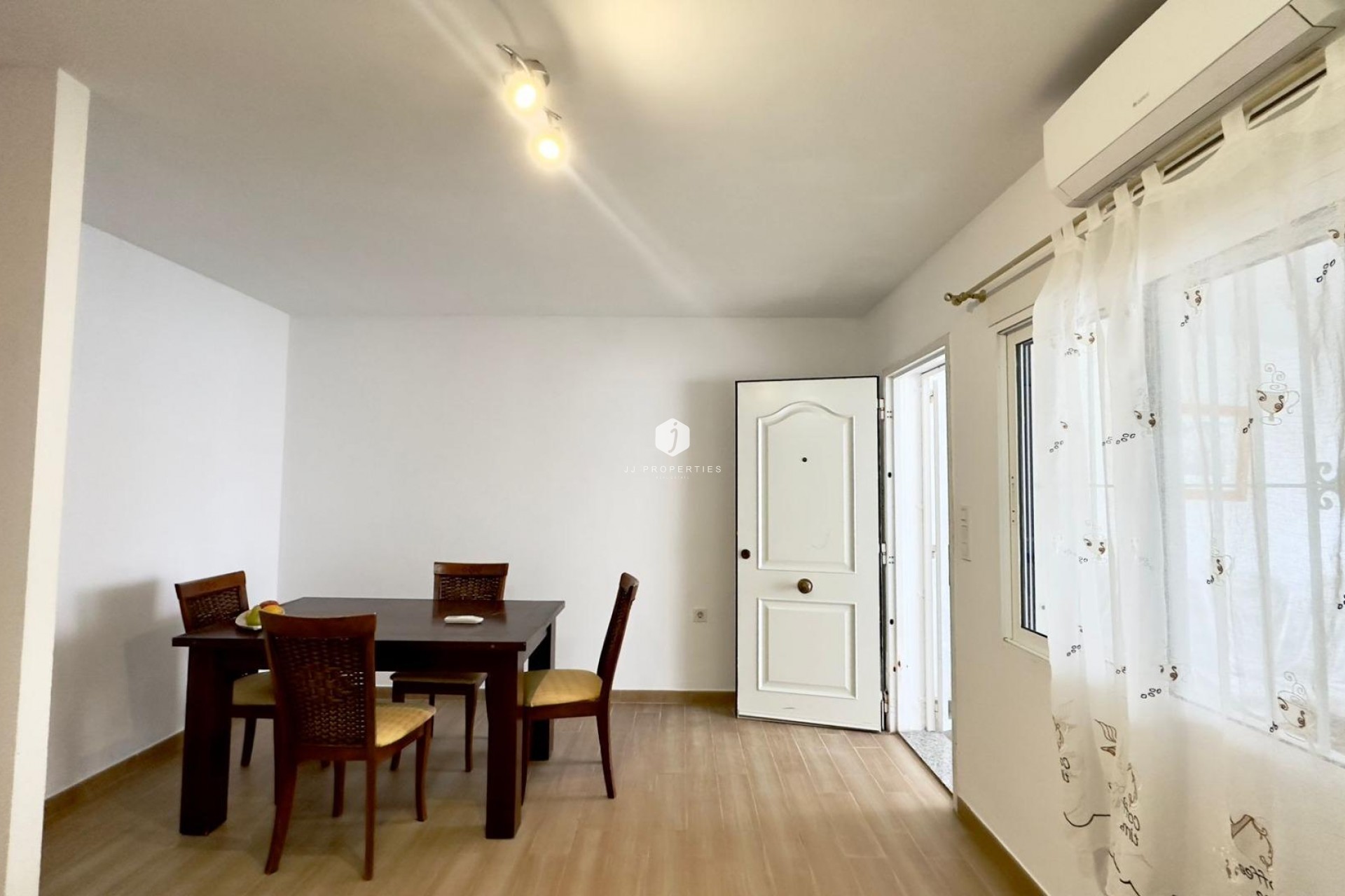 Aus zweiter Hand - Bungalow -
Torrevieja - El Limonar