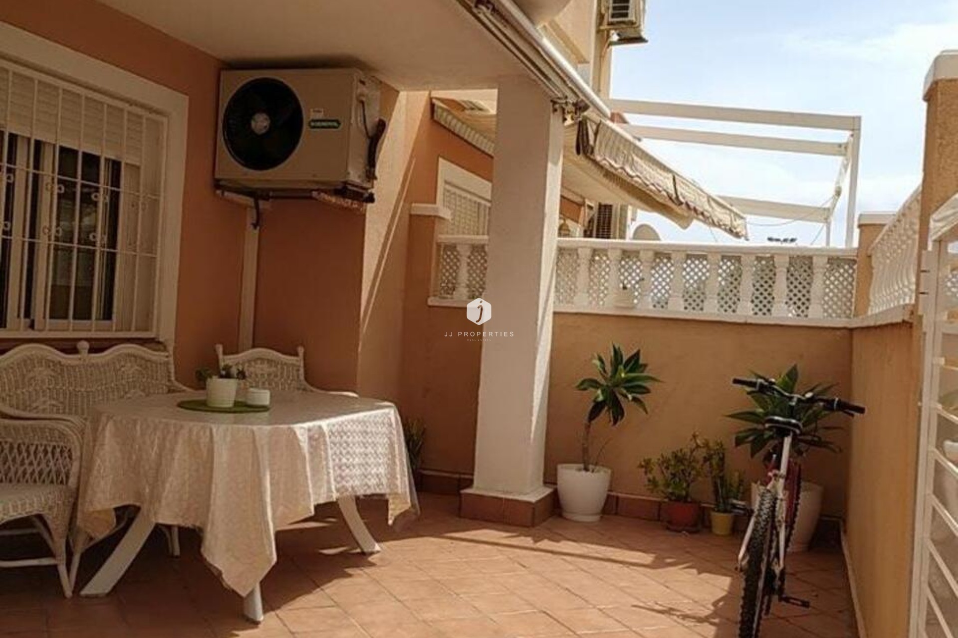 Aus zweiter Hand - Bungalow -
Torrevieja - LA VELETA MAR AZUL