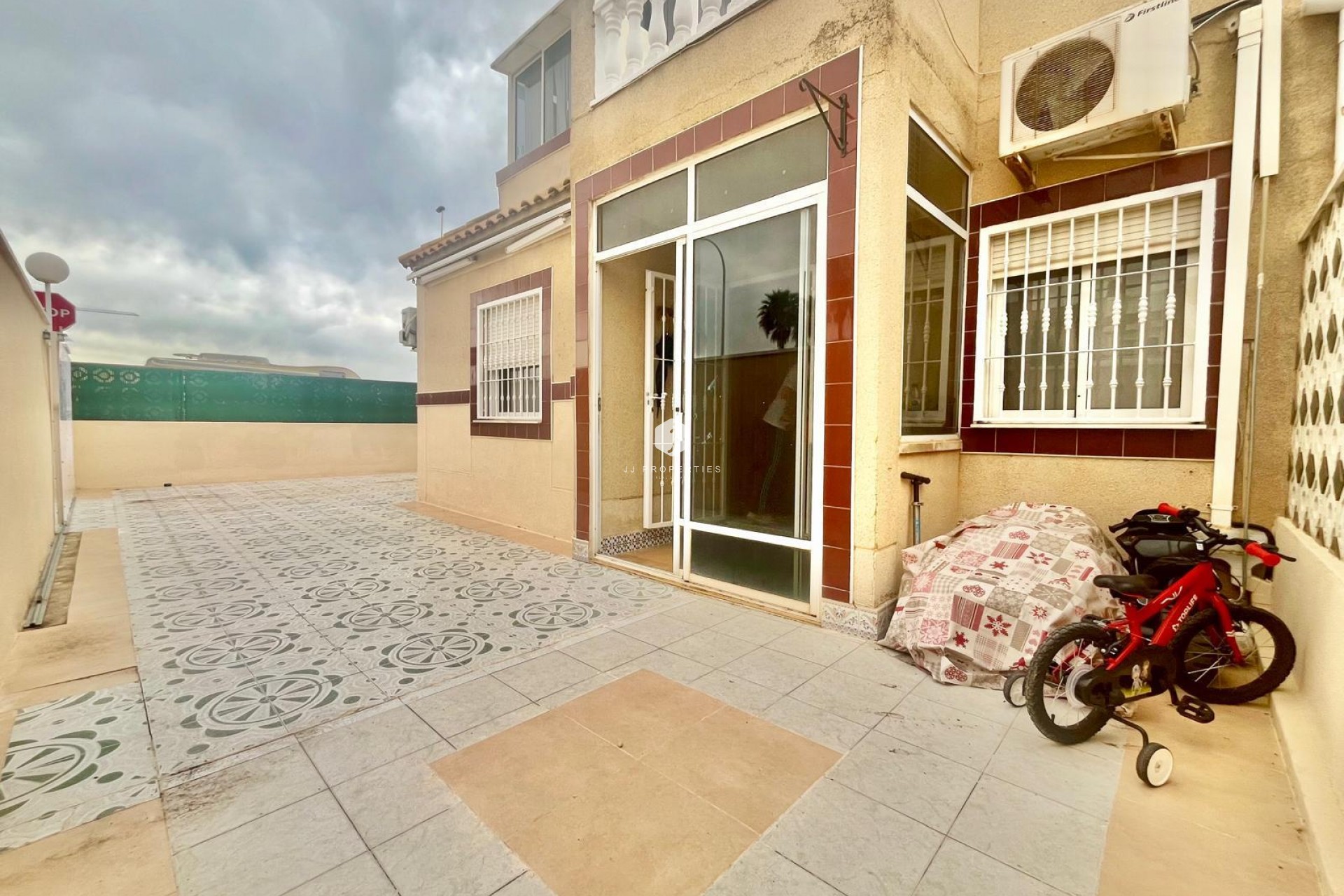 Aus zweiter Hand - Bungalow -
Torrevieja - Paraje Natural