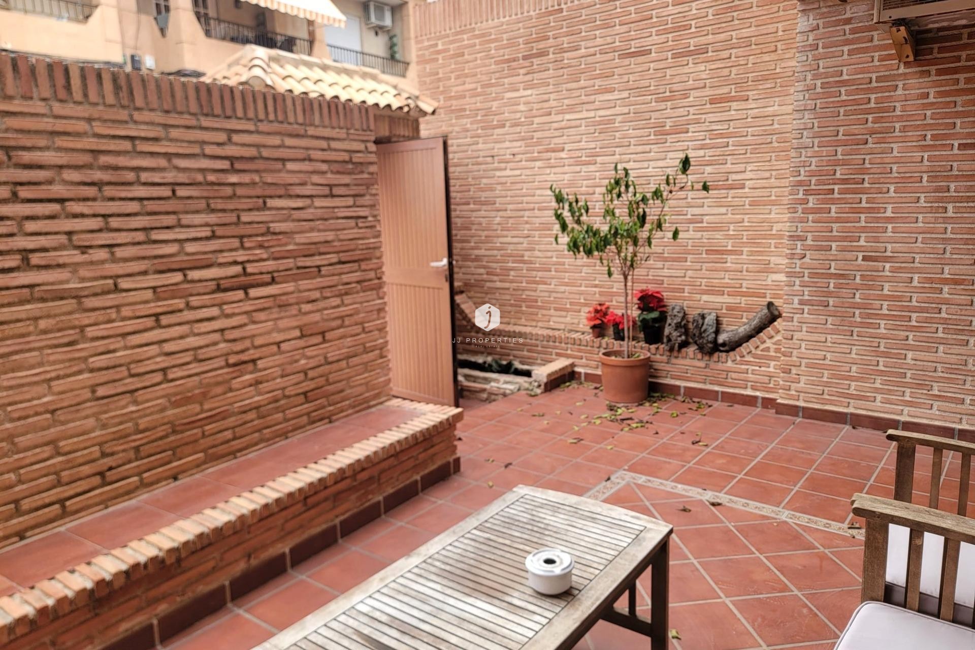 Aus zweiter Hand - Bungalow -
Torrevieja - Playa de los Locos