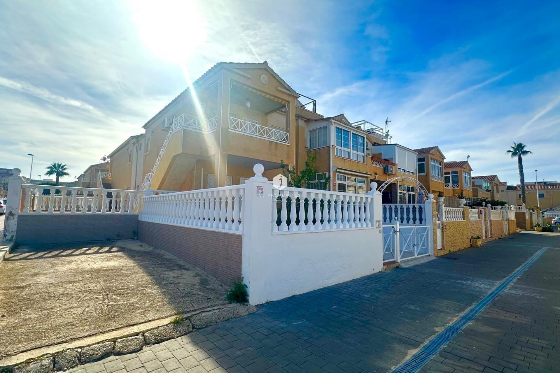 Aus zweiter Hand - Bungalow -
Torrevieja - Playa de los Locos