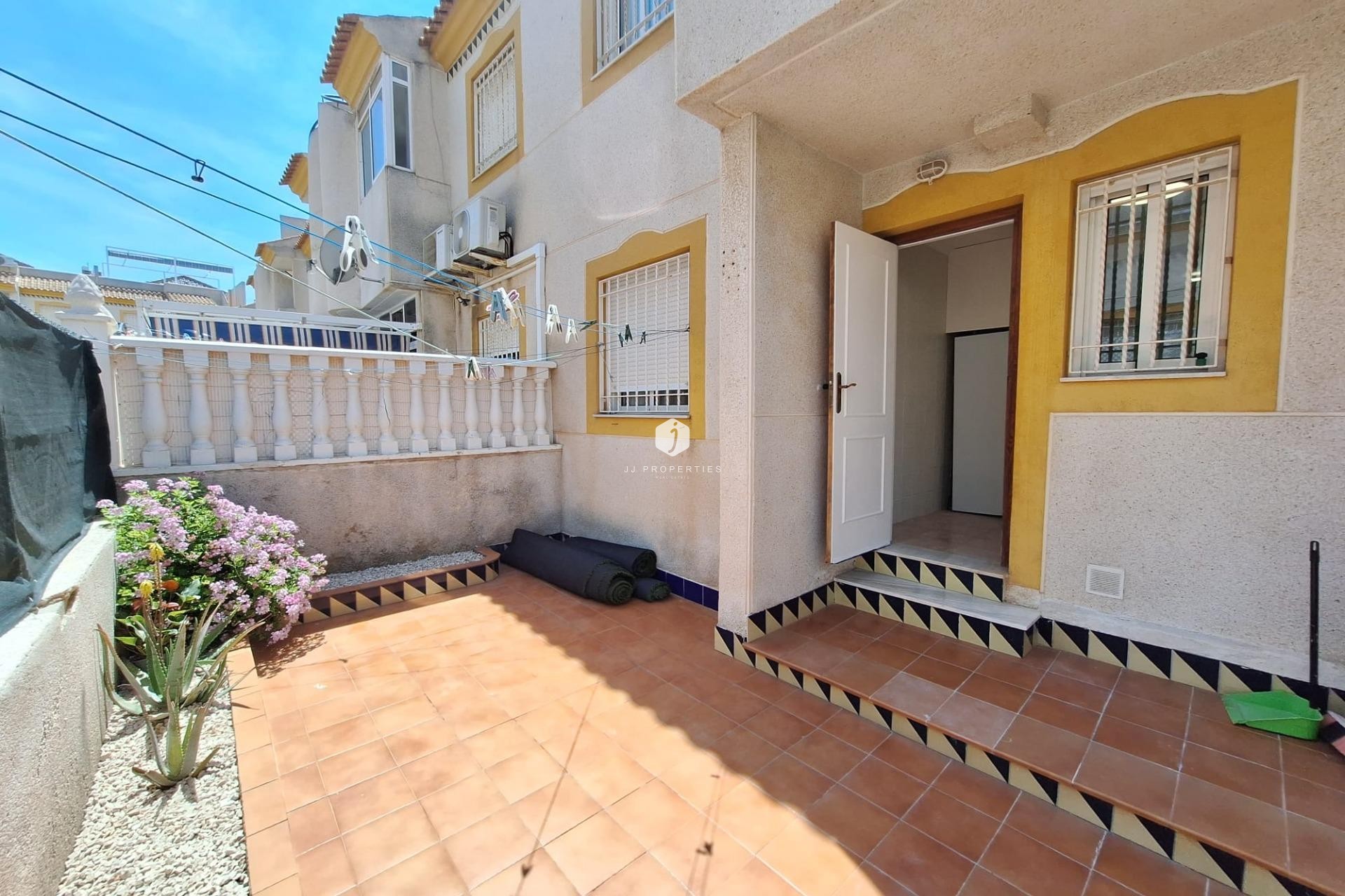 Aus zweiter Hand - Bungalow -
Torrevieja - Sector 25