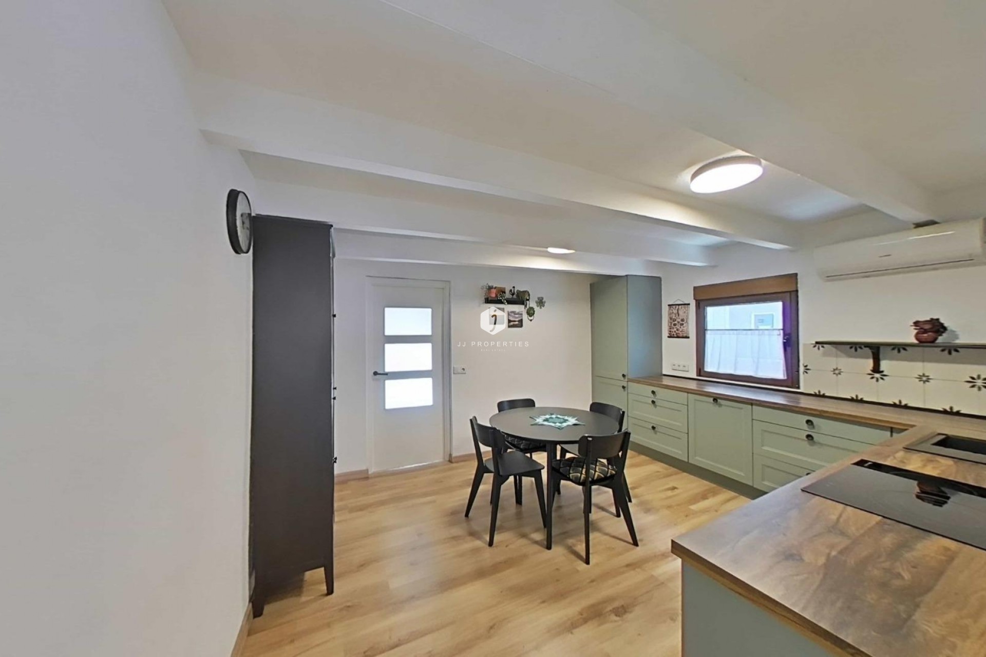 Aus zweiter Hand - Chalet -
Formentera del Segura - Centro