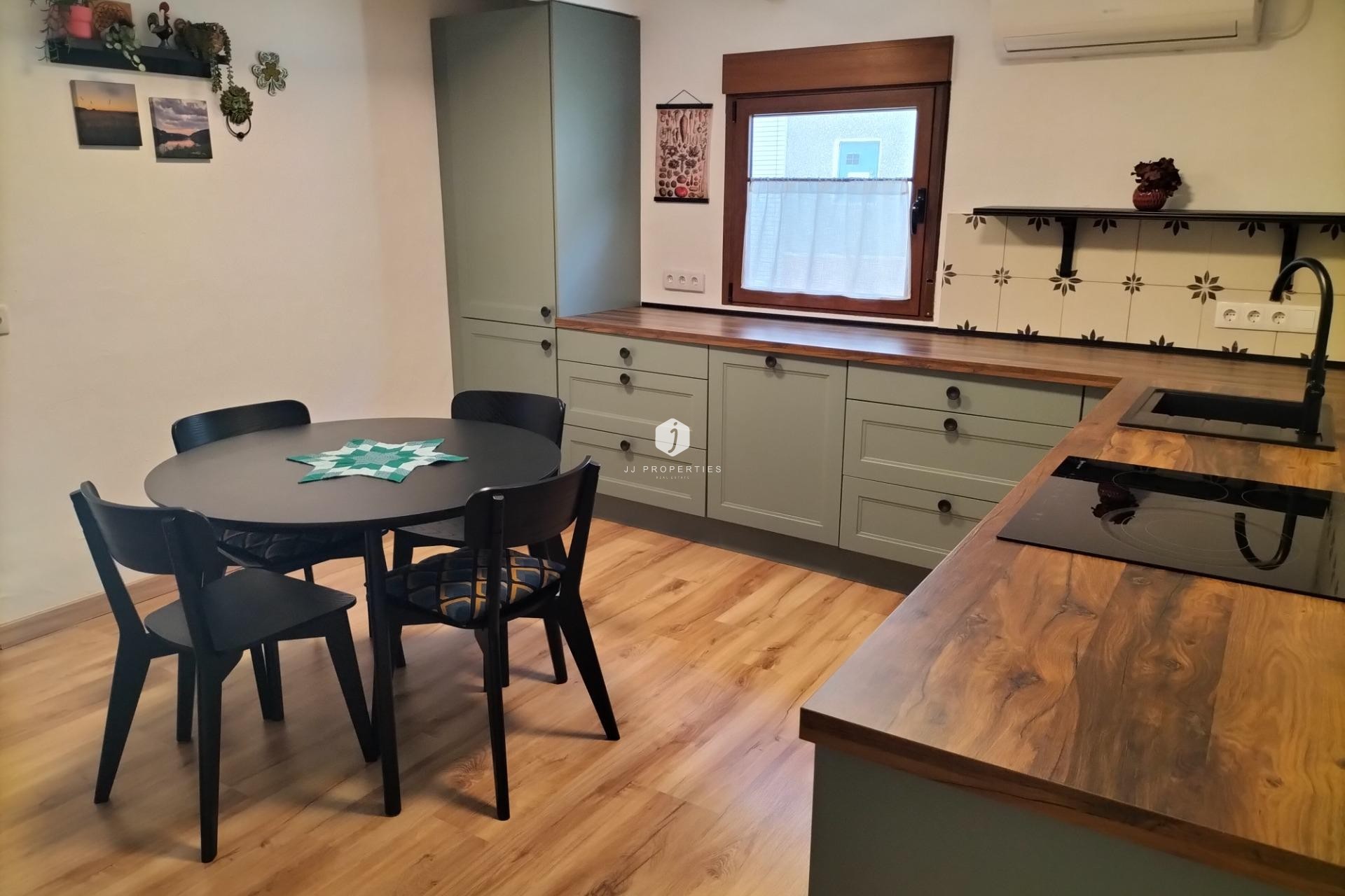 Aus zweiter Hand - Chalet -
Formentera del Segura - Centro