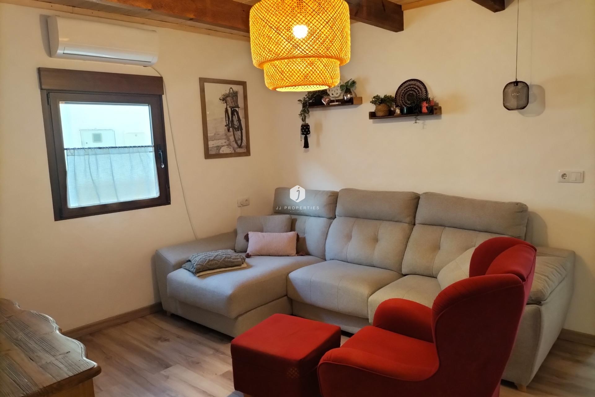 Aus zweiter Hand - Chalet -
Formentera del Segura - Centro