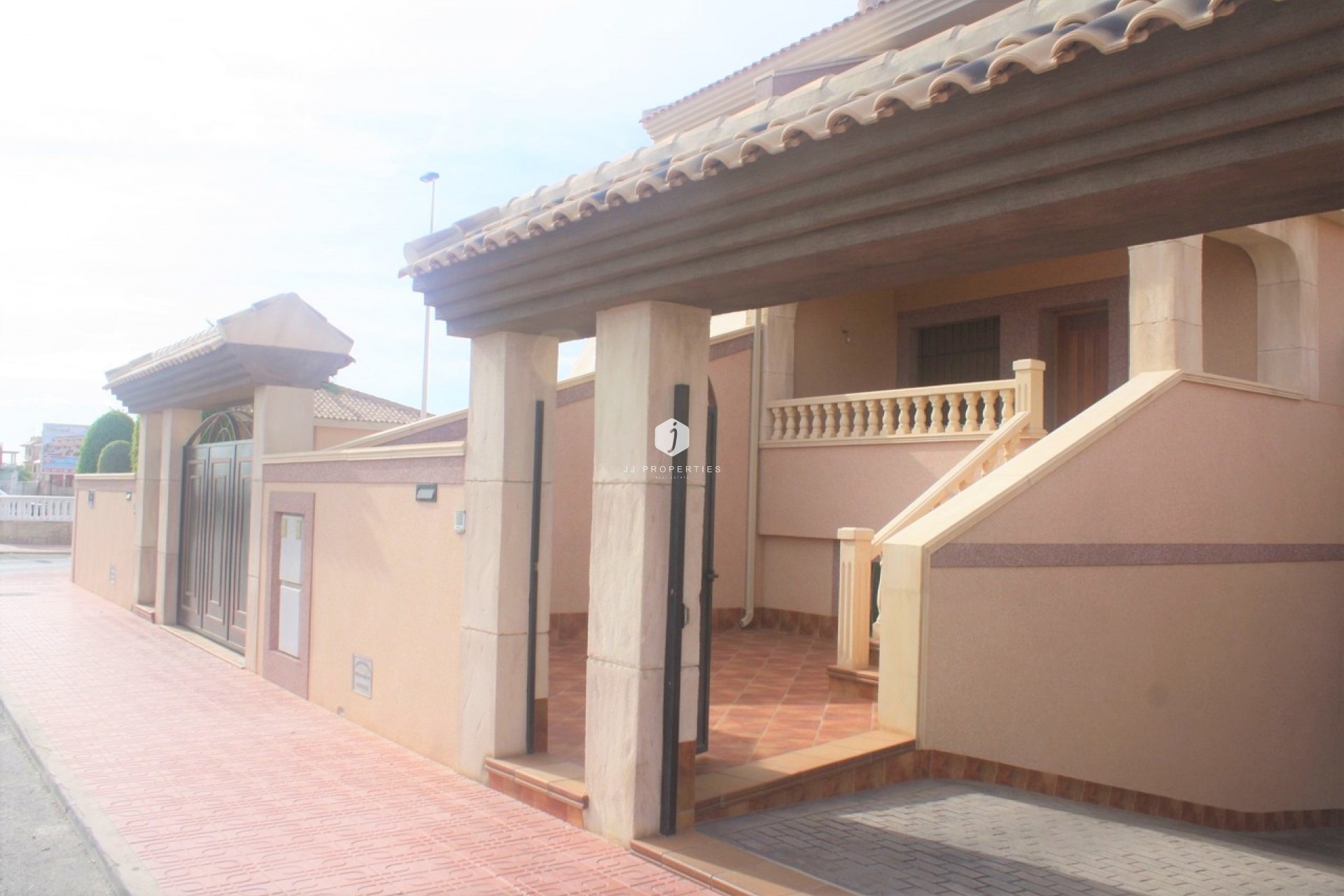 Aus zweiter Hand - Chalet -
Los Altos - Costa Blanca