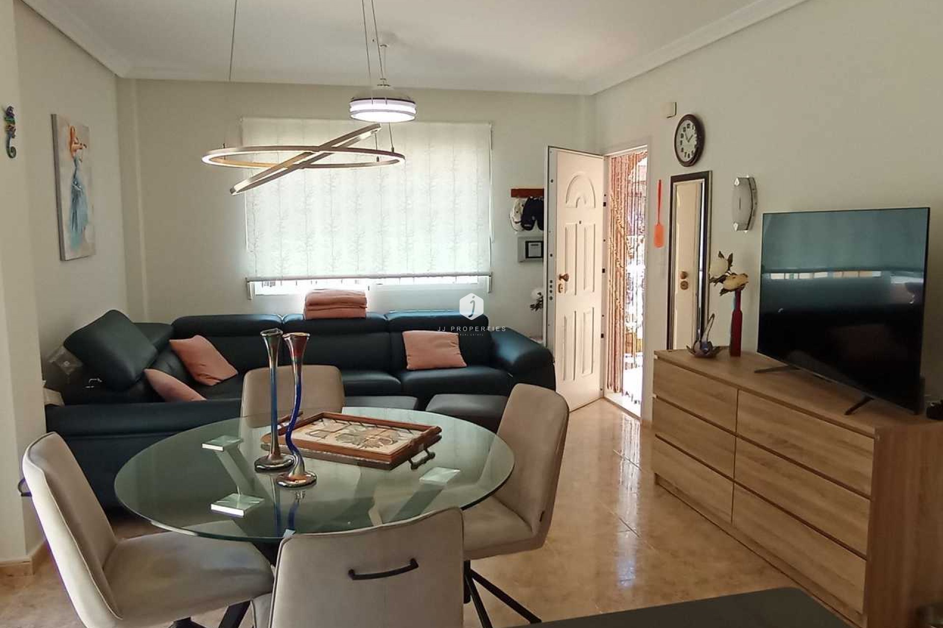 Aus zweiter Hand - Chalet -
Los Dolses - Inland